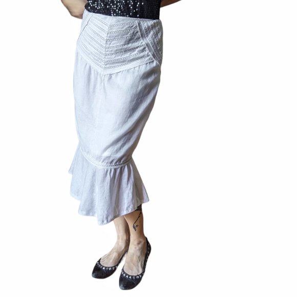 Romantic white linen pencil fishtail skirt with lace details - Picture 3 of 15